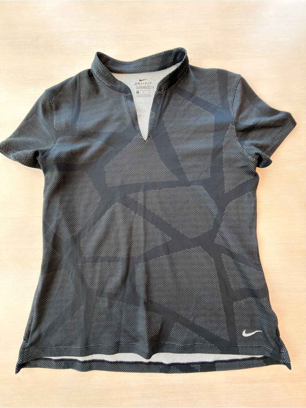 Nike Black Short-Sleeve Dri-FIT Patterned V-Notch Performance Top - Medium